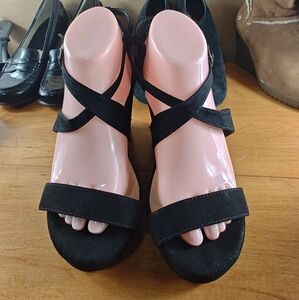 Torrid black faux suede platform wedge ankle strap sandalswomen's Size 7.5